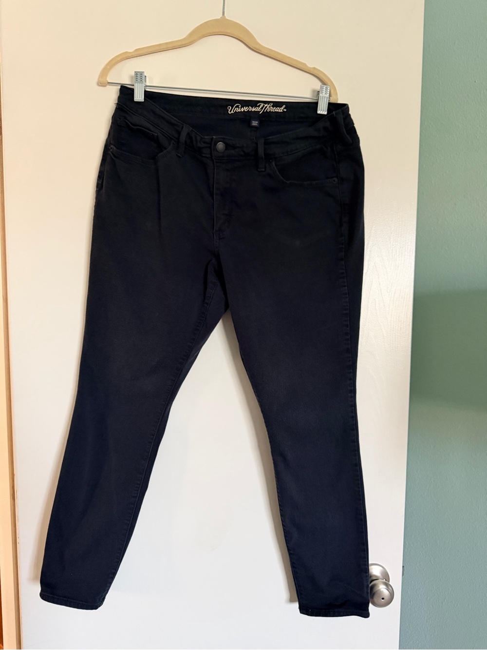 Universal Thread Black Jeans Slim Straight Leg Size 14/32R EUC